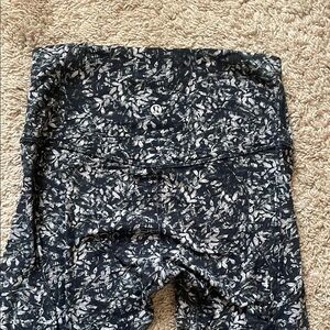 Lululemon 25” align leggings size 6 blossom overlay multi